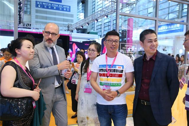 維密創意總監RENE現身深圳內衣展 暢談中國內衣之道