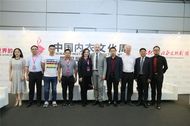 維密創意總監RENE現身深圳內衣展 暢談中國內衣之道