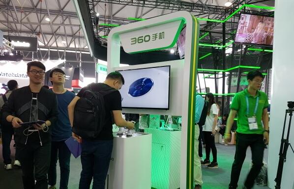 360手機N4新品體驗 2016CES展會清晰亮相(圖1) 2016CES展會清晰亮相 360手機N4新品體驗